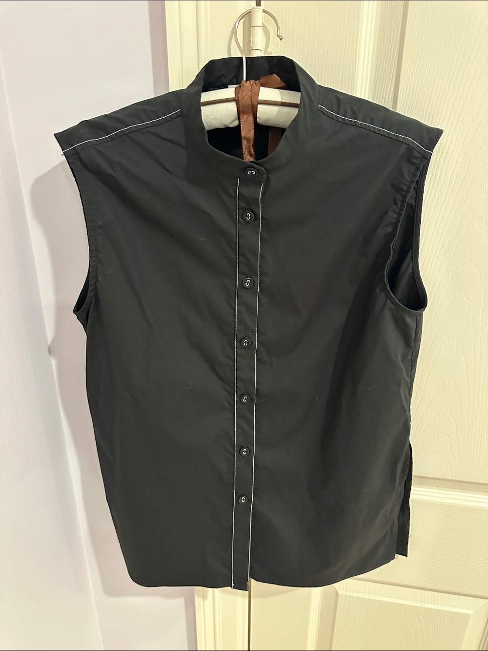 Women's Black Sleeveless Button-Front shirt Size 8
